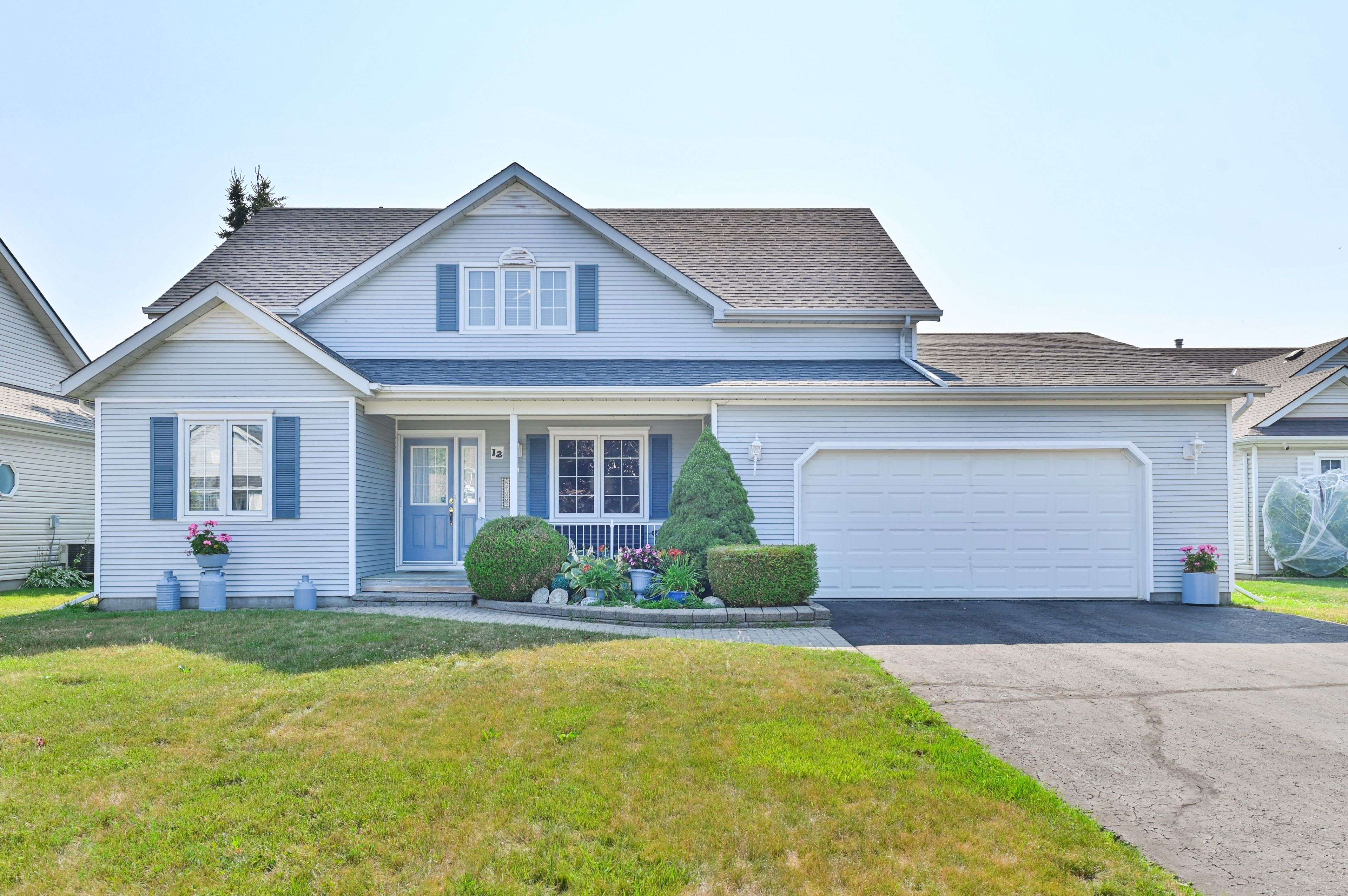 12 Nesbitt DR, Brighton, ON K0K 1H0