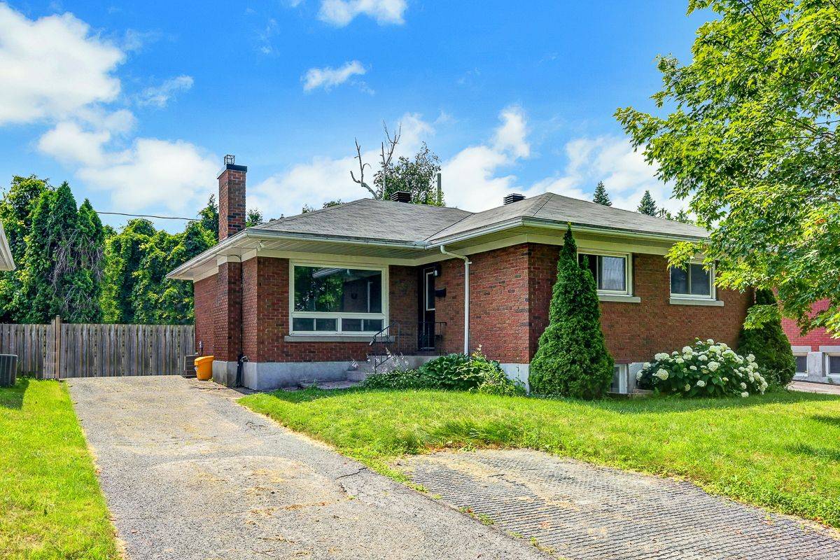 2390 Sudbury AVE, Parkway Park - Queensway Terrace S And Area, ON K2C 1L8