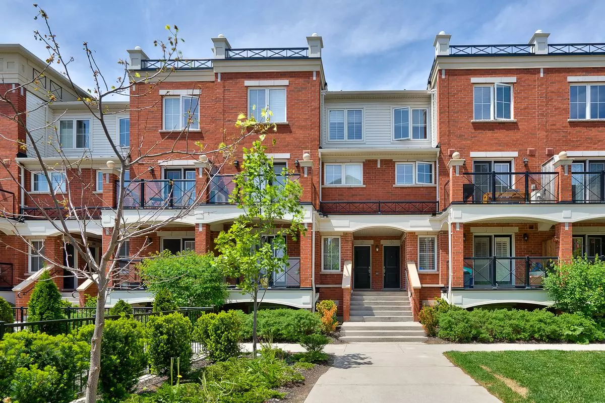 Oakville, ON L6H 0J1,39 Hays BLVD #12