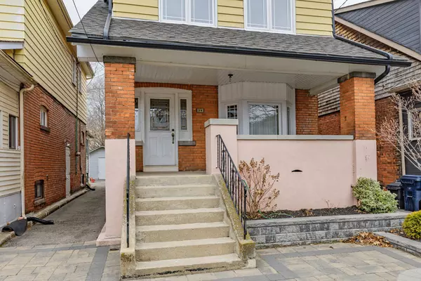 Toronto E02, ON M4C 4V2,34 CHISHOLM AVE