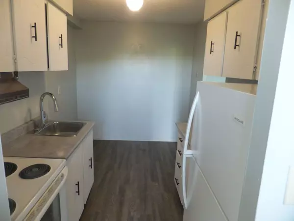 Oshawa, ON L1G 4X5,1371 Simcoe ST N #401