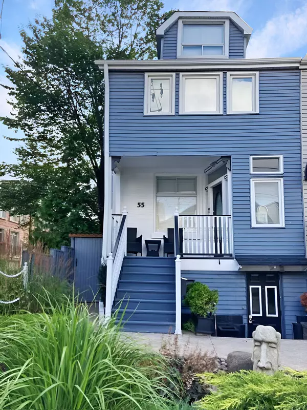 55 Woodbine AVE, Toronto E02, ON M4L 3P1