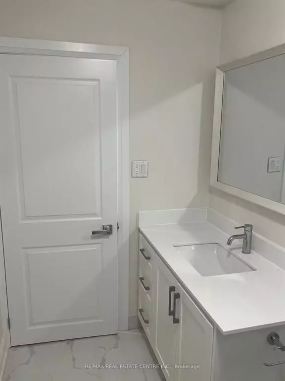 Toronto E06, ON M1L 1C3,3280 danforth AVE #Apartment