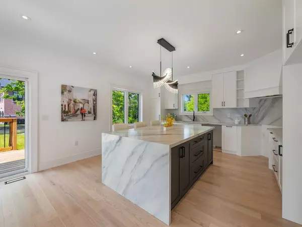 Innisfil, ON L0L 1W0,1242 Killarney Beach RD