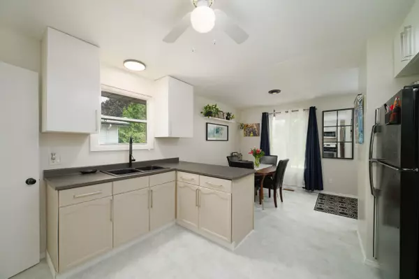 Kingston, ON K7K 6B1,23 Dauphin AVE
