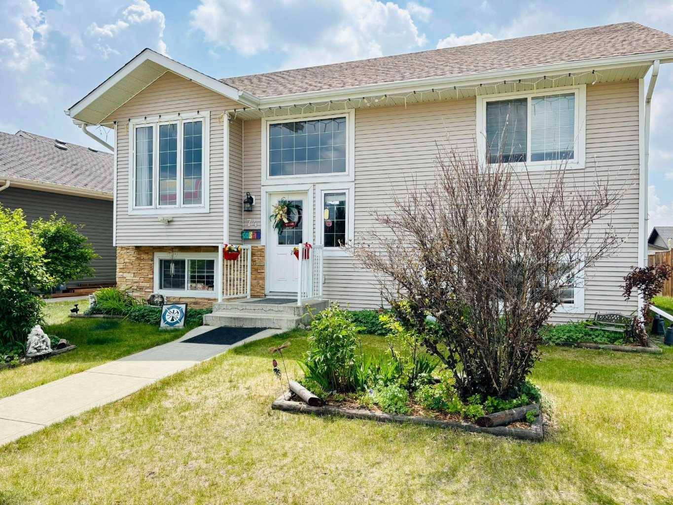 Blackfalds, AB T4M 0E2,74 Pine CRES