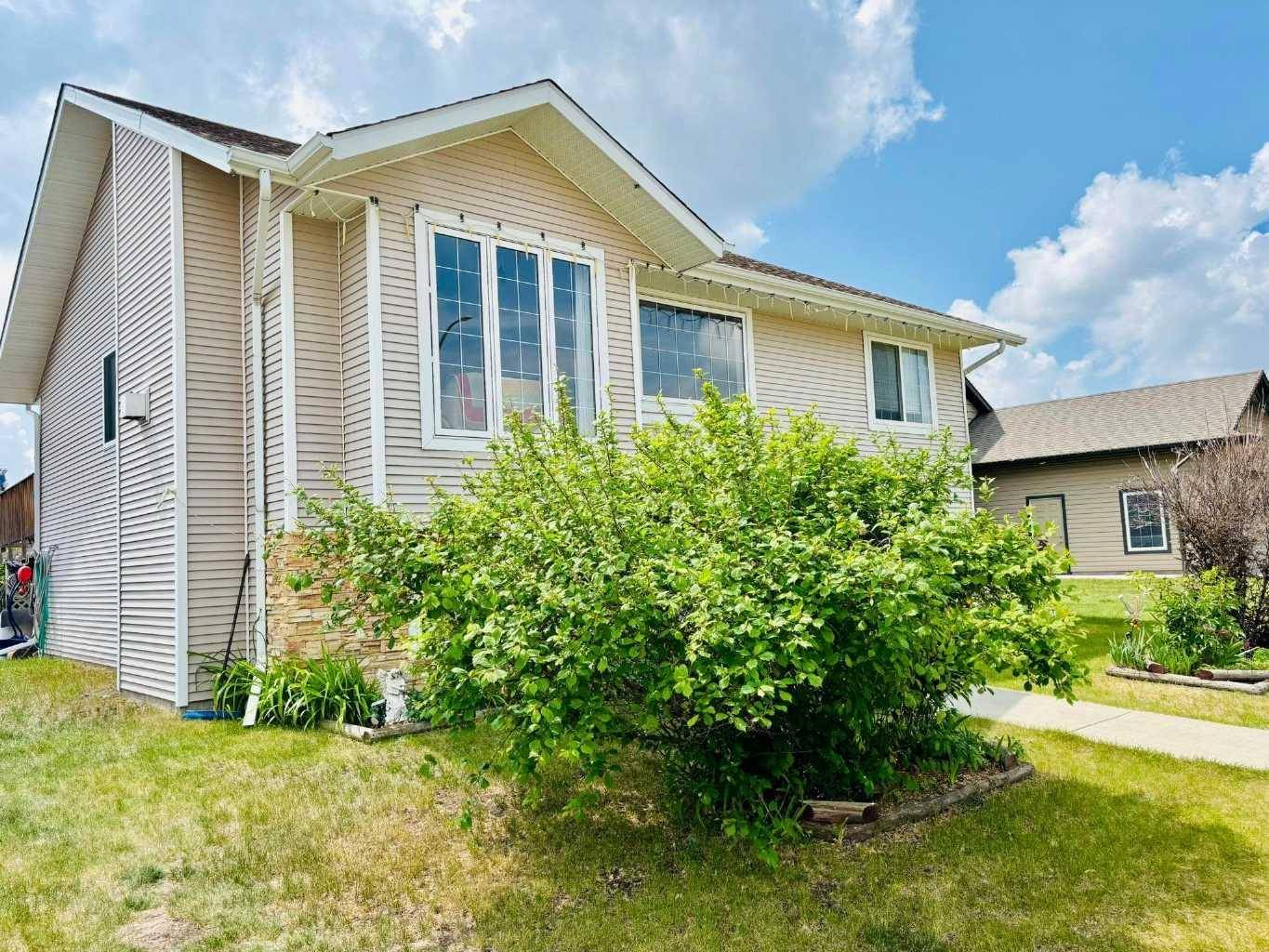 Blackfalds, AB T4M 0E2,74 Pine CRES