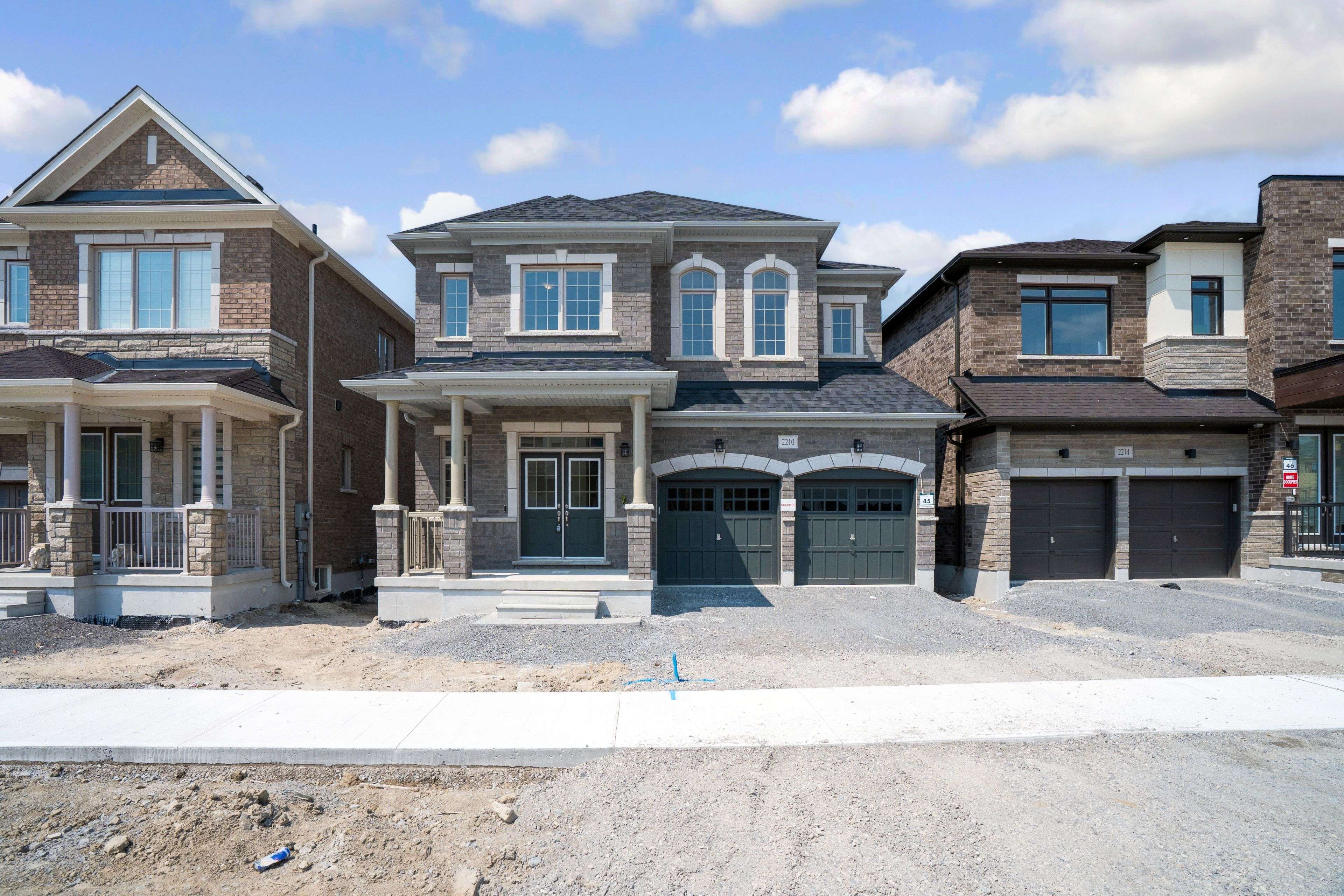 Oshawa, ON L1L 0S1,2210 Cayenne ST