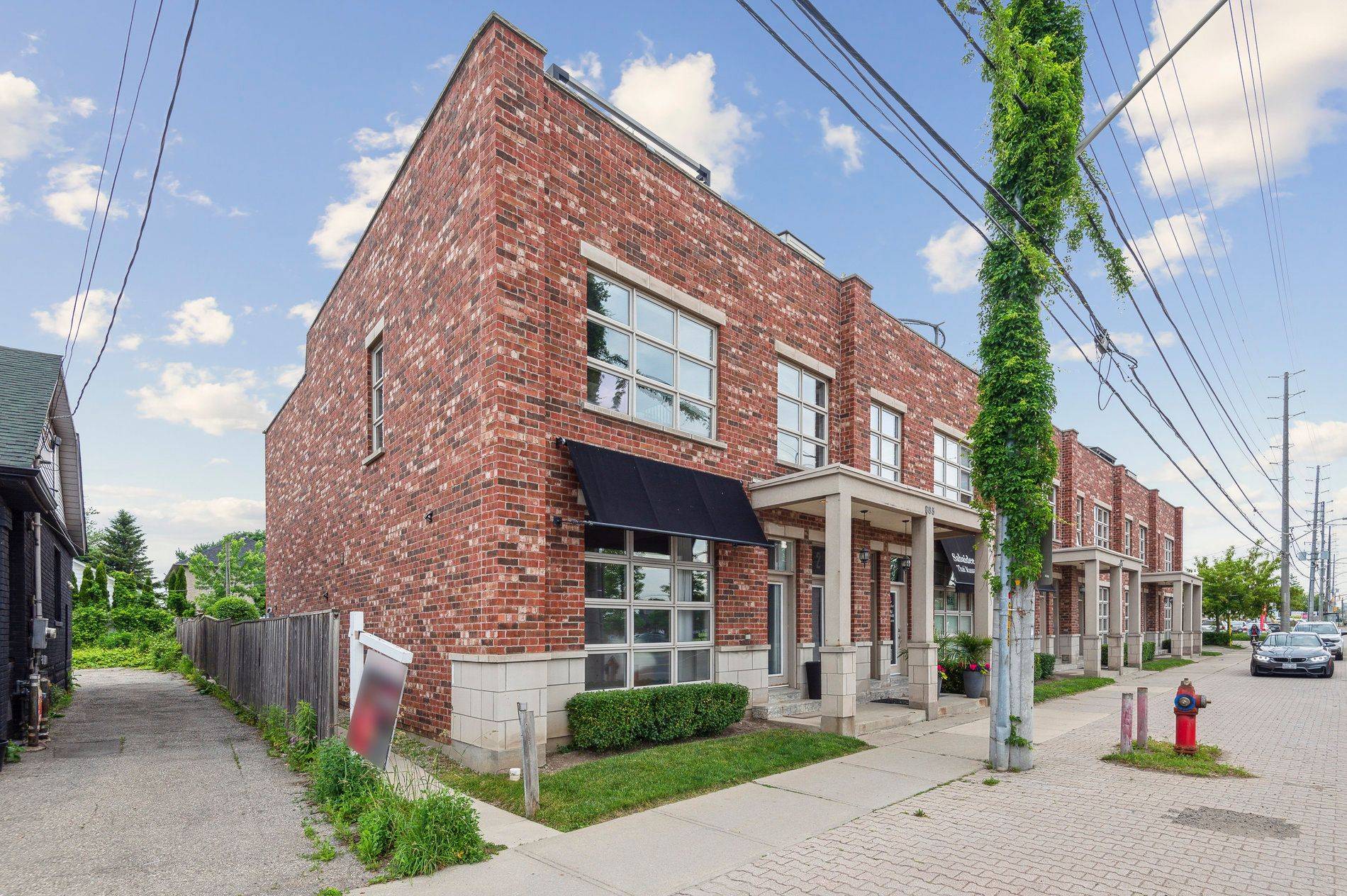 Mississauga, ON L5E 1E2,885 Lakeshore RD E #1
