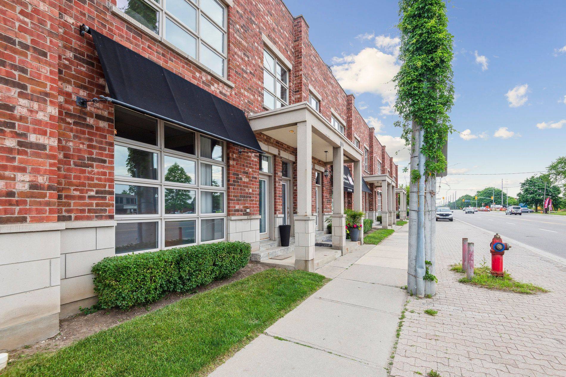 Mississauga, ON L5E 1E2,885 Lakeshore RD E #1