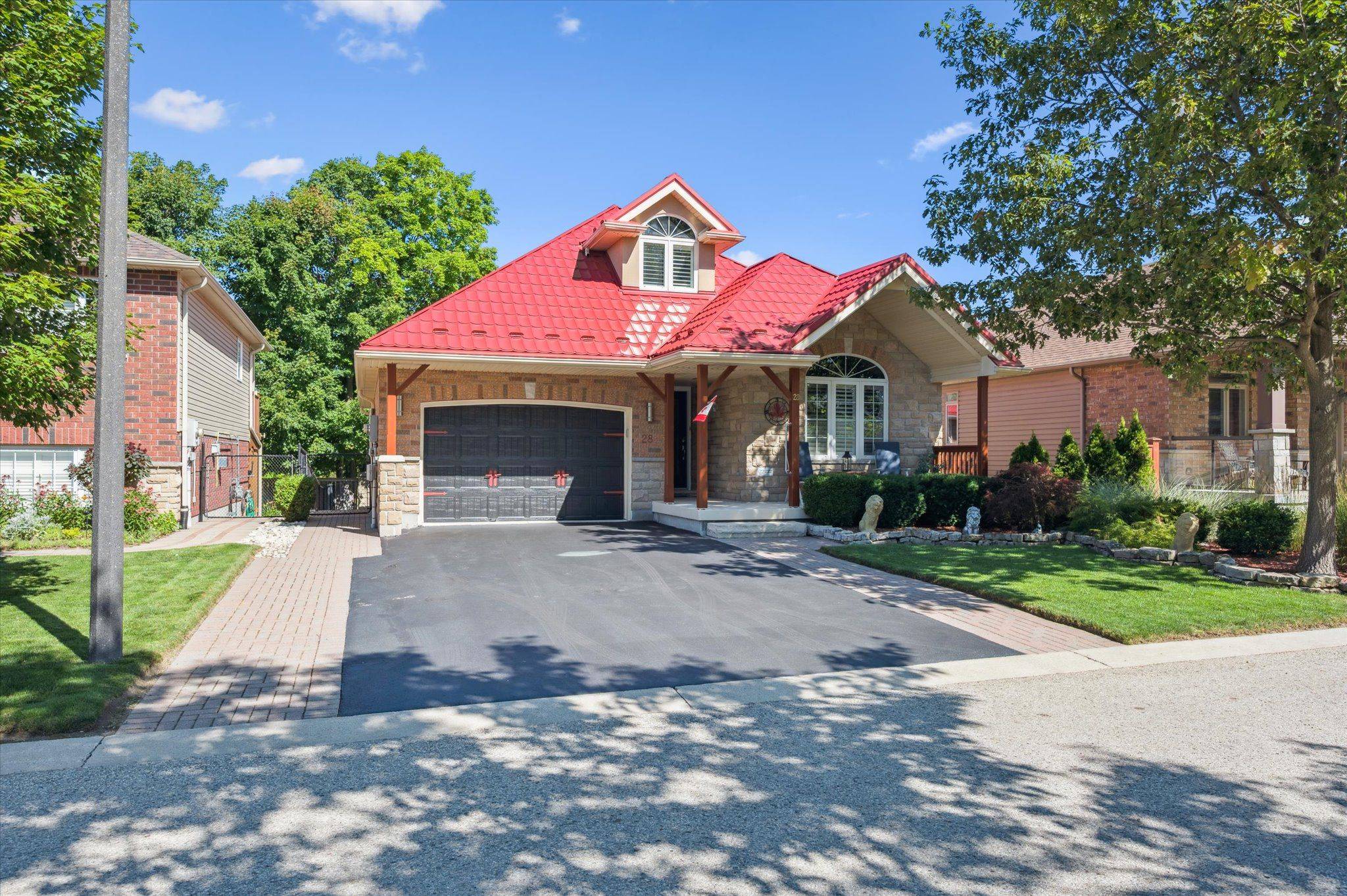 Centre Wellington, ON N1M 0A6,28 Harcourt PL