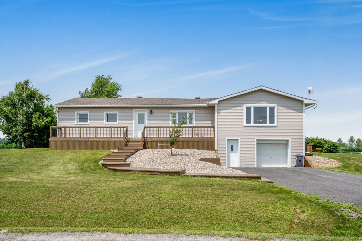 Alfred And Plantagenet, ON L9P 1R3,865 Concession 9 RD