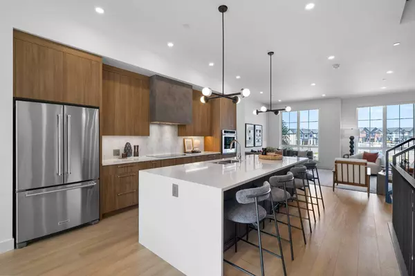12 Greenwich Heath NW, Calgary, AB T3B 6P4