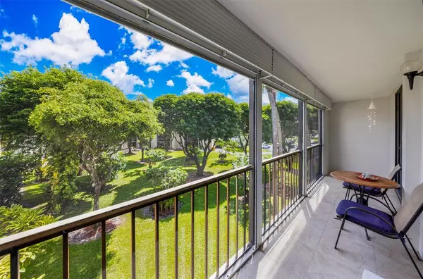 Delray Beach, FL 33484,5250 Las Verdes Cir #317