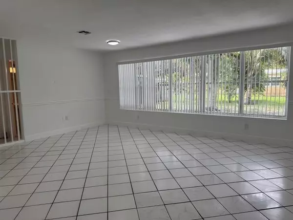 Plantation, FL 33313,6884 NW 14th St