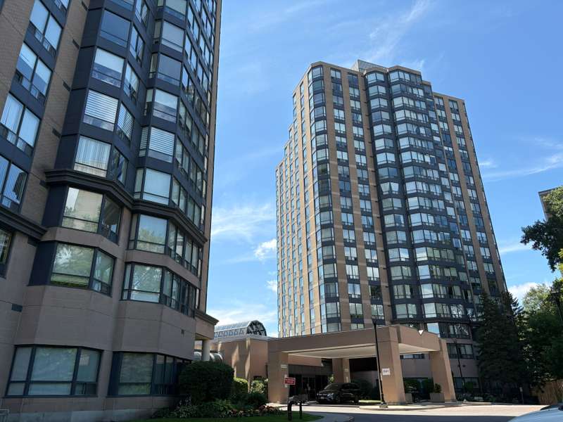 3 Hickory Tree RD #208, Toronto W04, ON M9N 3W5