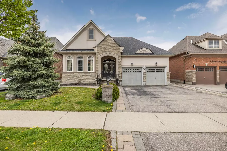 28 Hampton Springs DR, Brampton, ON L6P 2W4