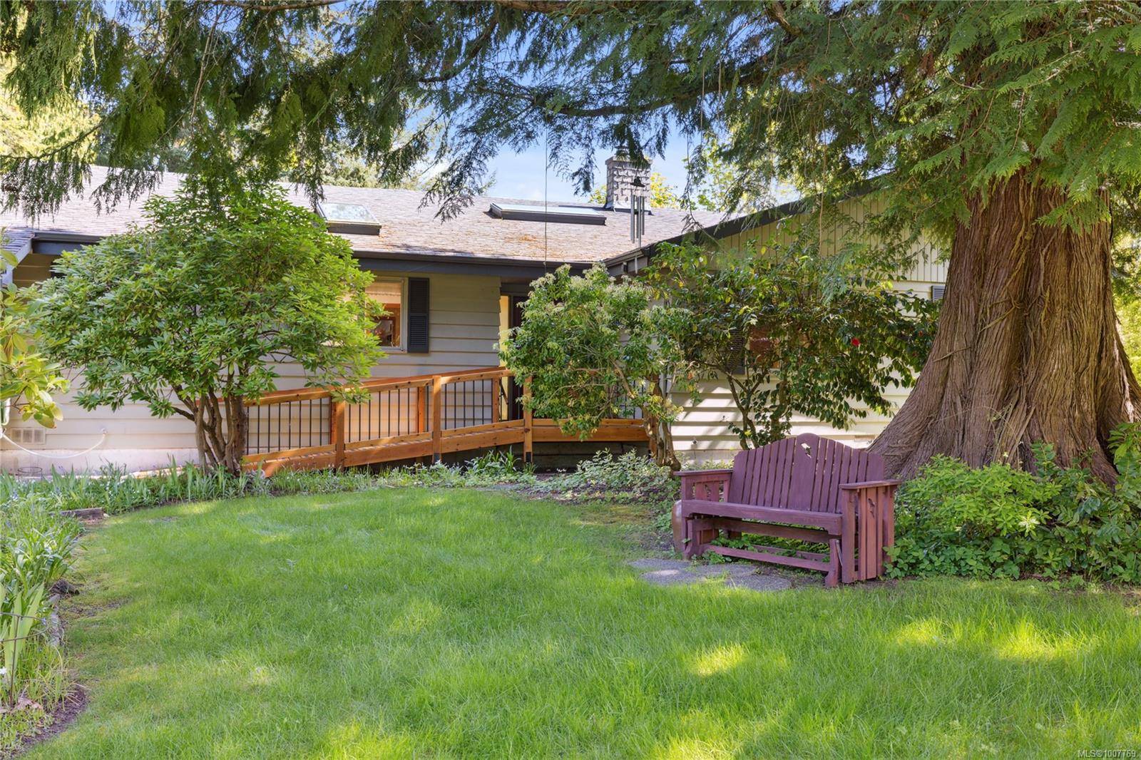651 Belyea Rd, Qualicum Beach, BC V9K 1H4