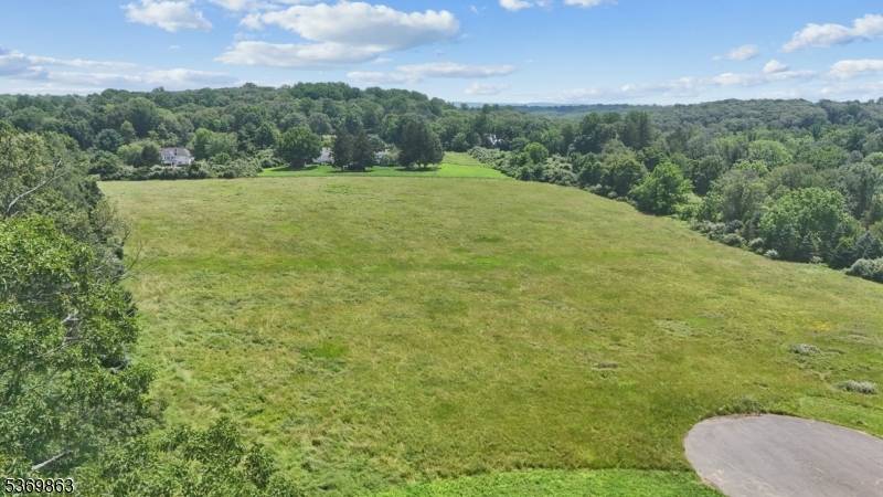 Mendham Twp., NJ 07945,5 Sutton Pl