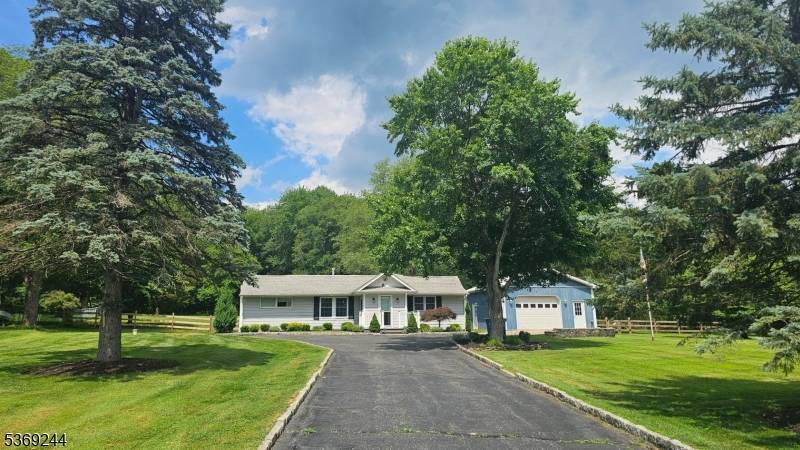 62 Robbins Rd, Branchburg Twp., NJ 08876