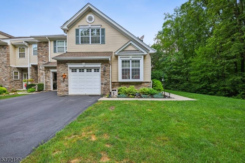 17 Scarborough Ct, Mount Olive Twp., NJ 07828
