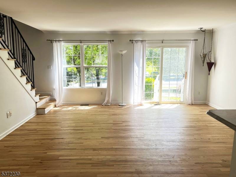 35 Parkside Ct, Wayne Twp., NJ 07470