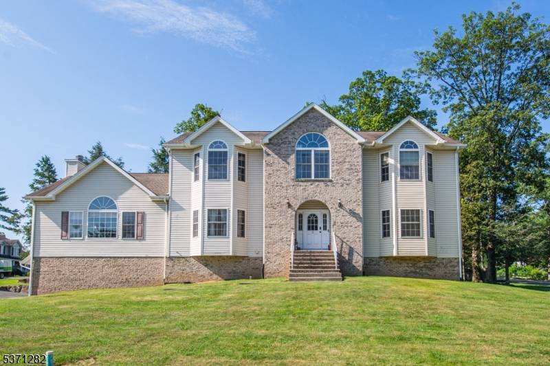 2 Iron Hill Pass, West Milford Twp., NJ 07480