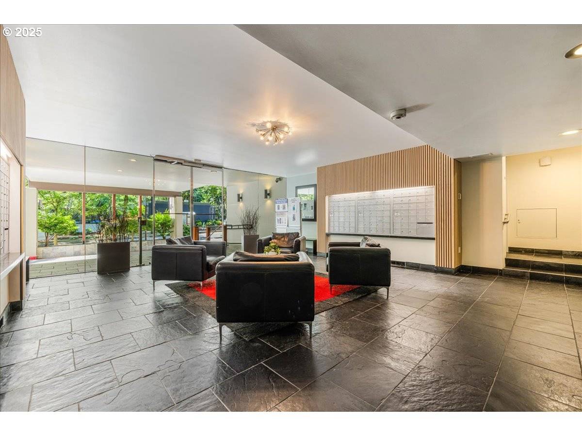 Portland, OR 97201,255 SW HARRISON ST #15A