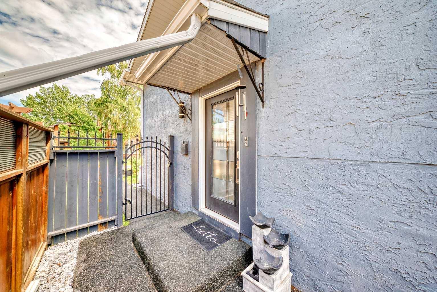 Calgary, AB T2Y 1H6,395 Shawcliffe CIR SW