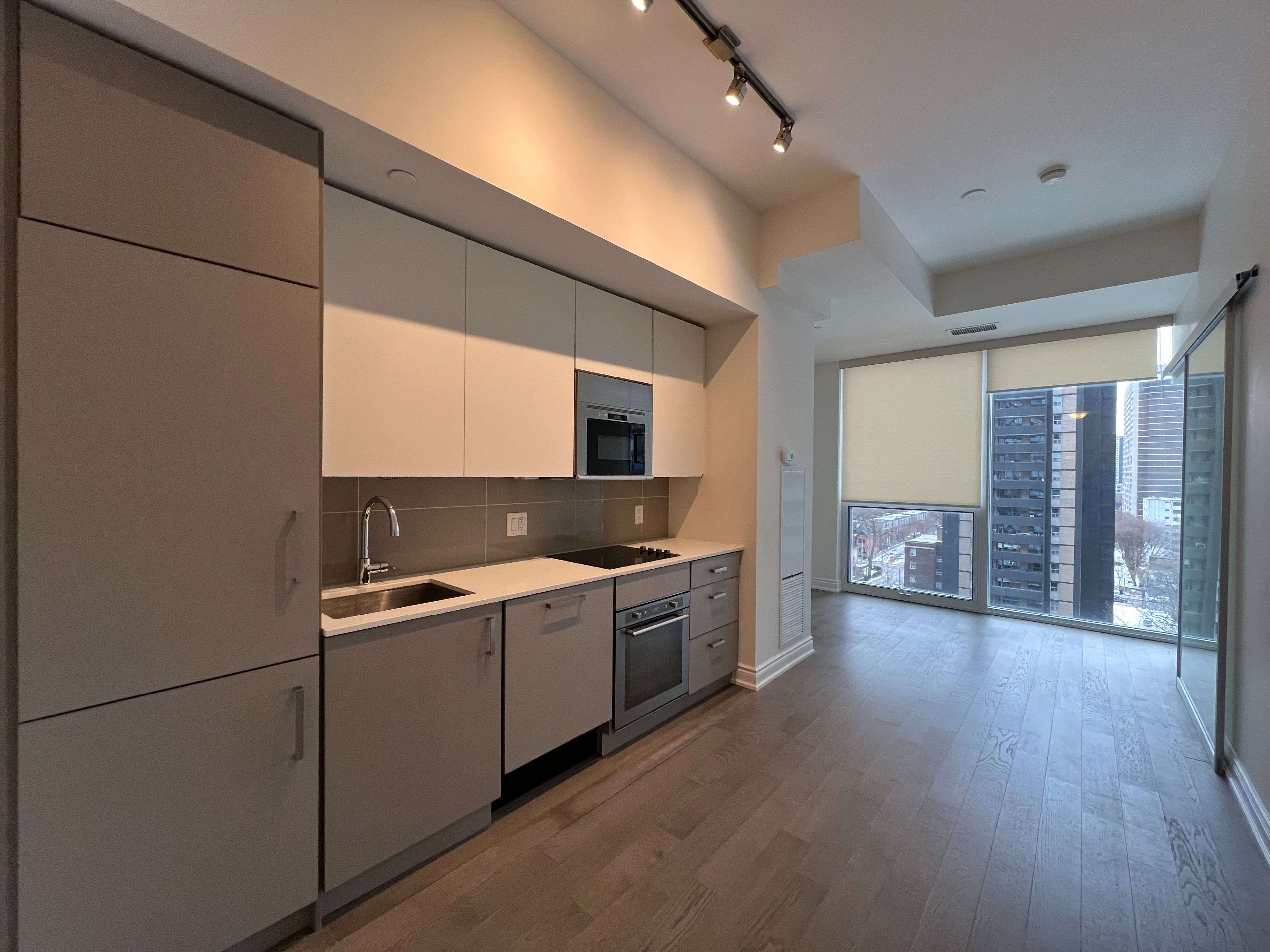 Toronto C08, ON M4Y 0E4,17 Dundonald ST #1007