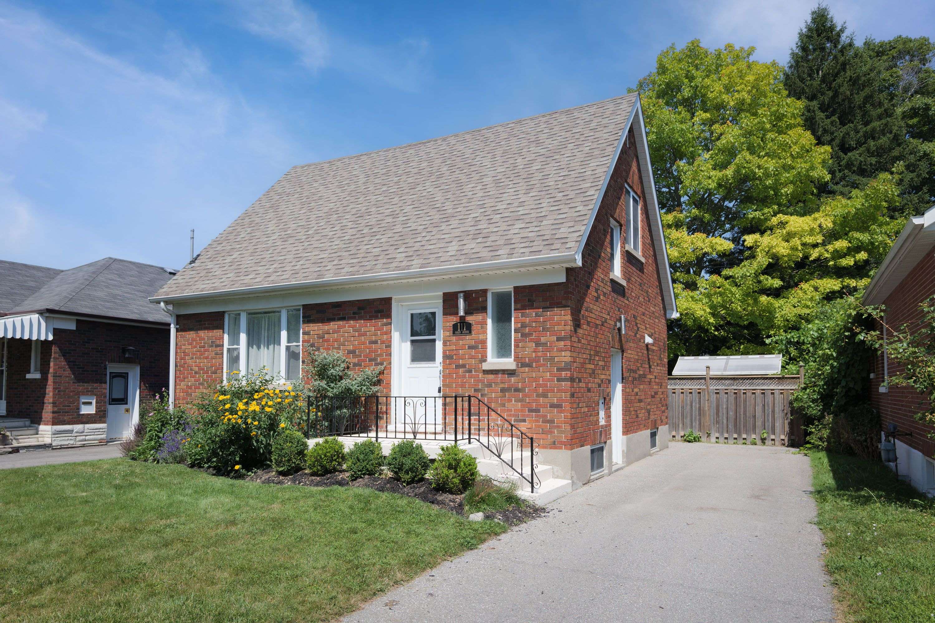 111 Oakes AVE, Oshawa, ON L1G 6C5