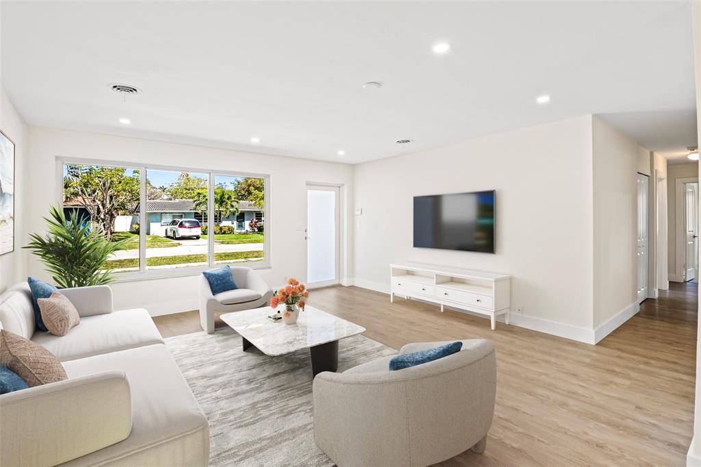 1104 SE 7th Street, Deerfield Beach, FL 33441