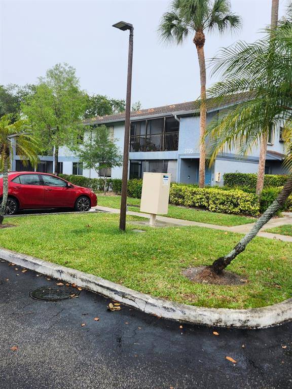 Oakland Park, FL 33309,2705 S Oakland Forest Dr #102