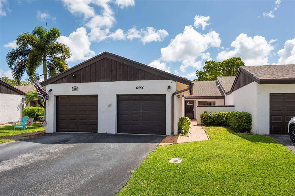 Tamarac, FL 33321,6454 Pinehurst Cir e. #d27