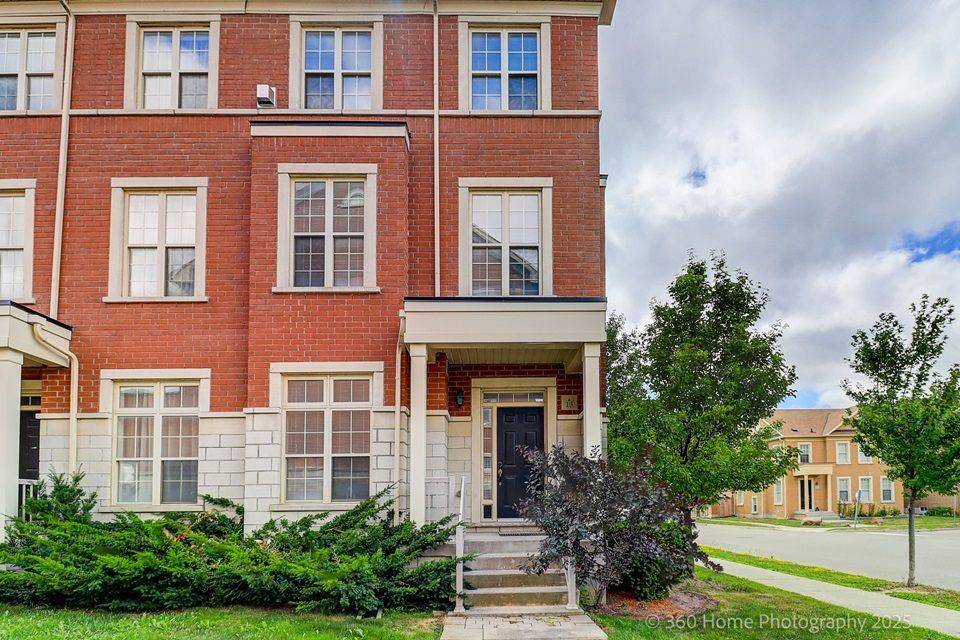 13 Empress of Australia LN, Markham, ON L6C 0P3
