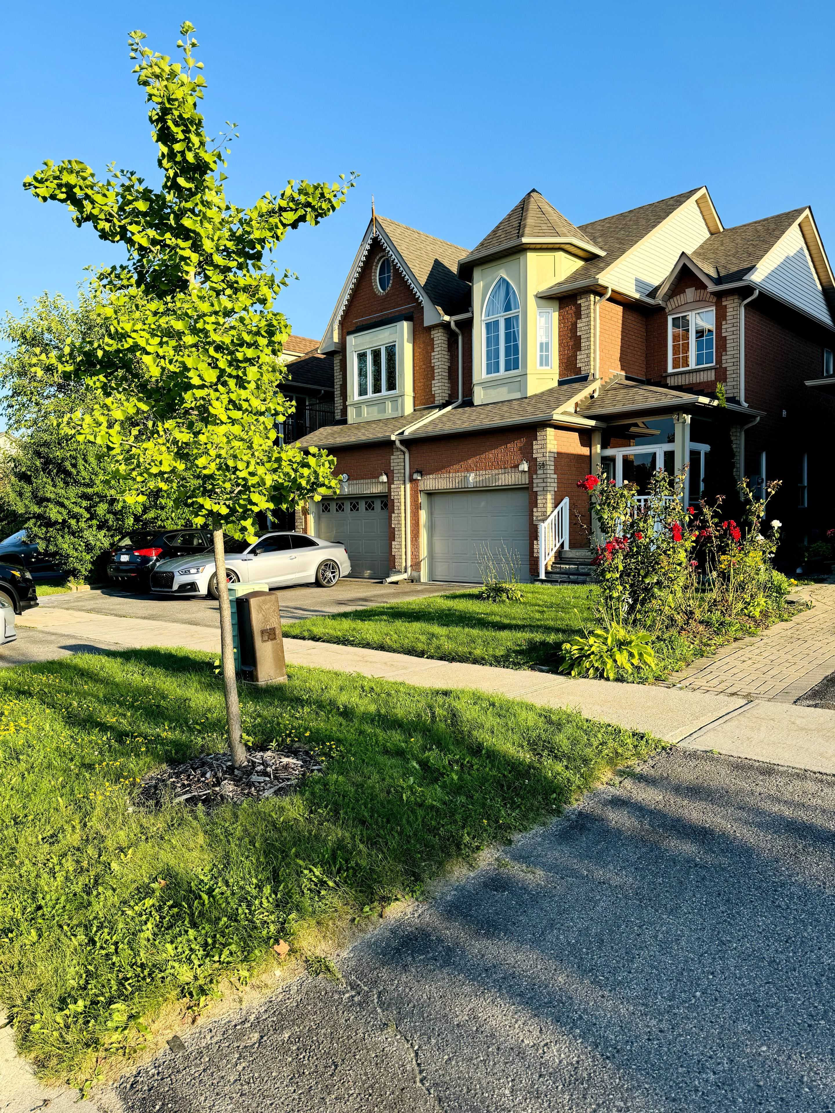 59 Old Colony RD #Main & 2nd Flr, Richmond Hill, ON L4E 3V2