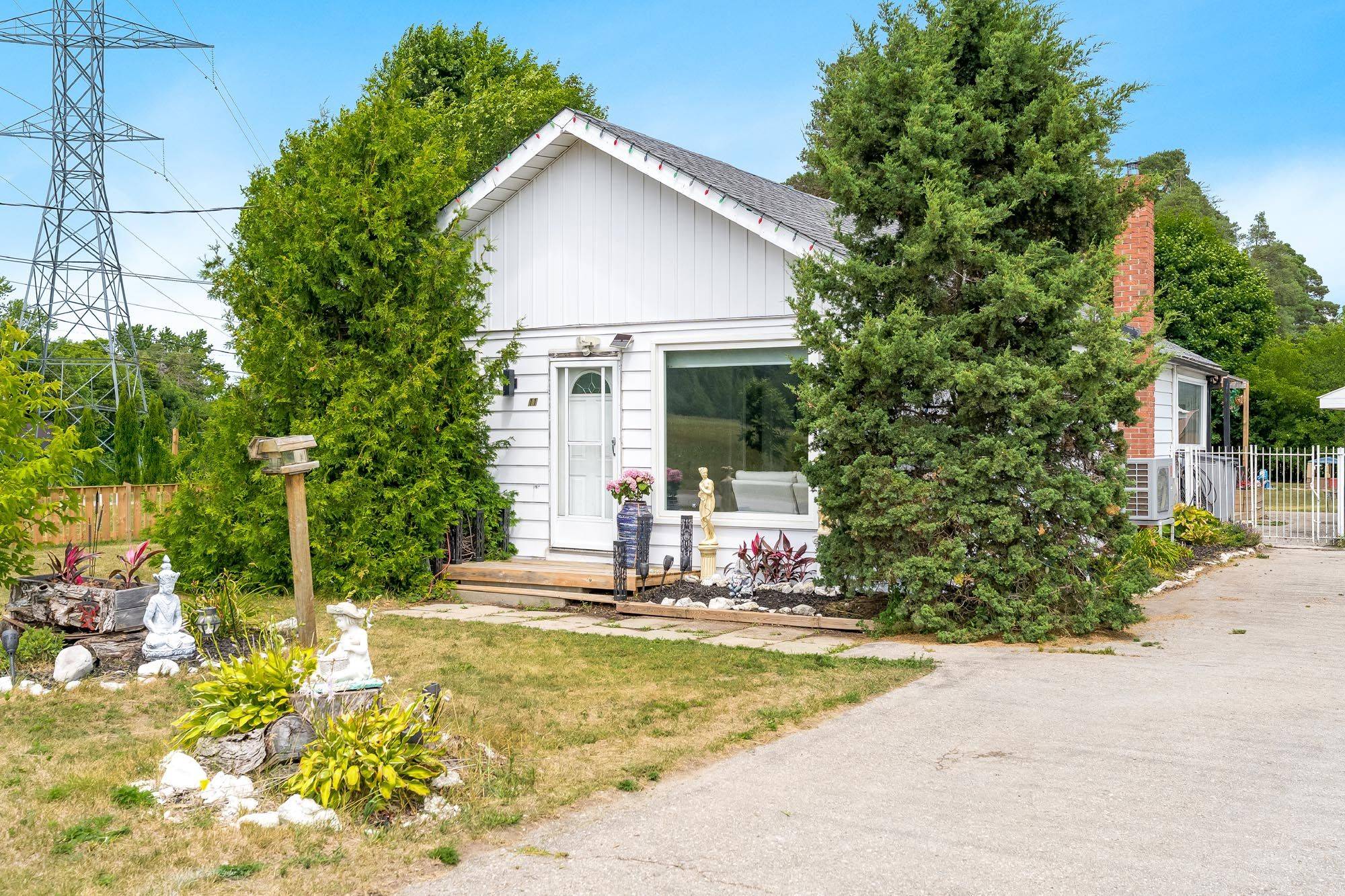 East Gwillimbury, ON L9N 1G9,11 Park AVE
