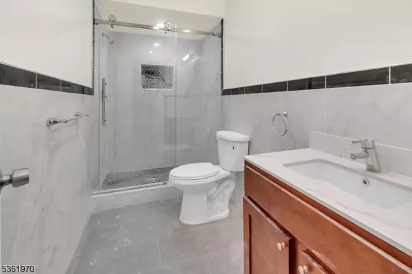 Newark City, NJ 07107,61 N 7Th St #1