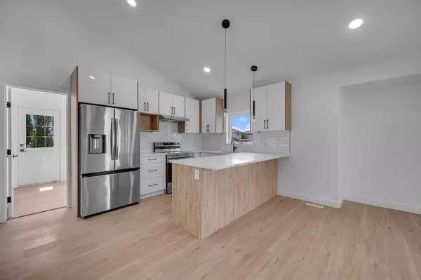 135 Los Alamos PL Northeast, Calgary, AB T1Y7J3