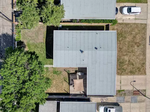 Lethbridge, AB T1H 3X2,722 27 ST N