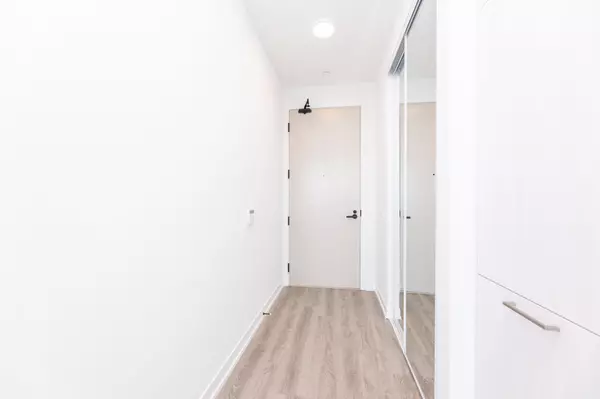 Vaughan, ON L4K 0P9,195 Commerce ST #5317