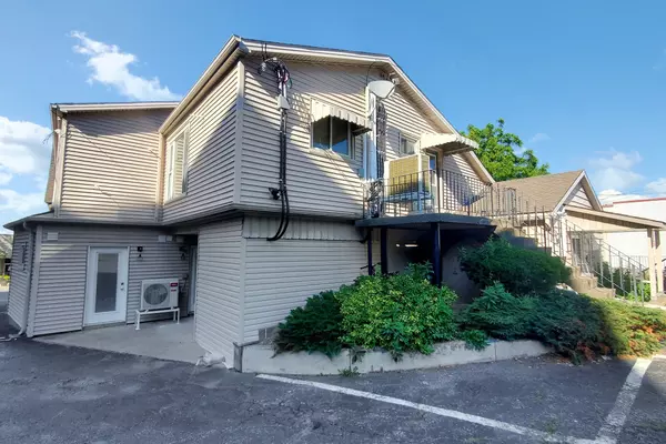 Lincoln, ON L0R 1B0,4998 King ST #23
