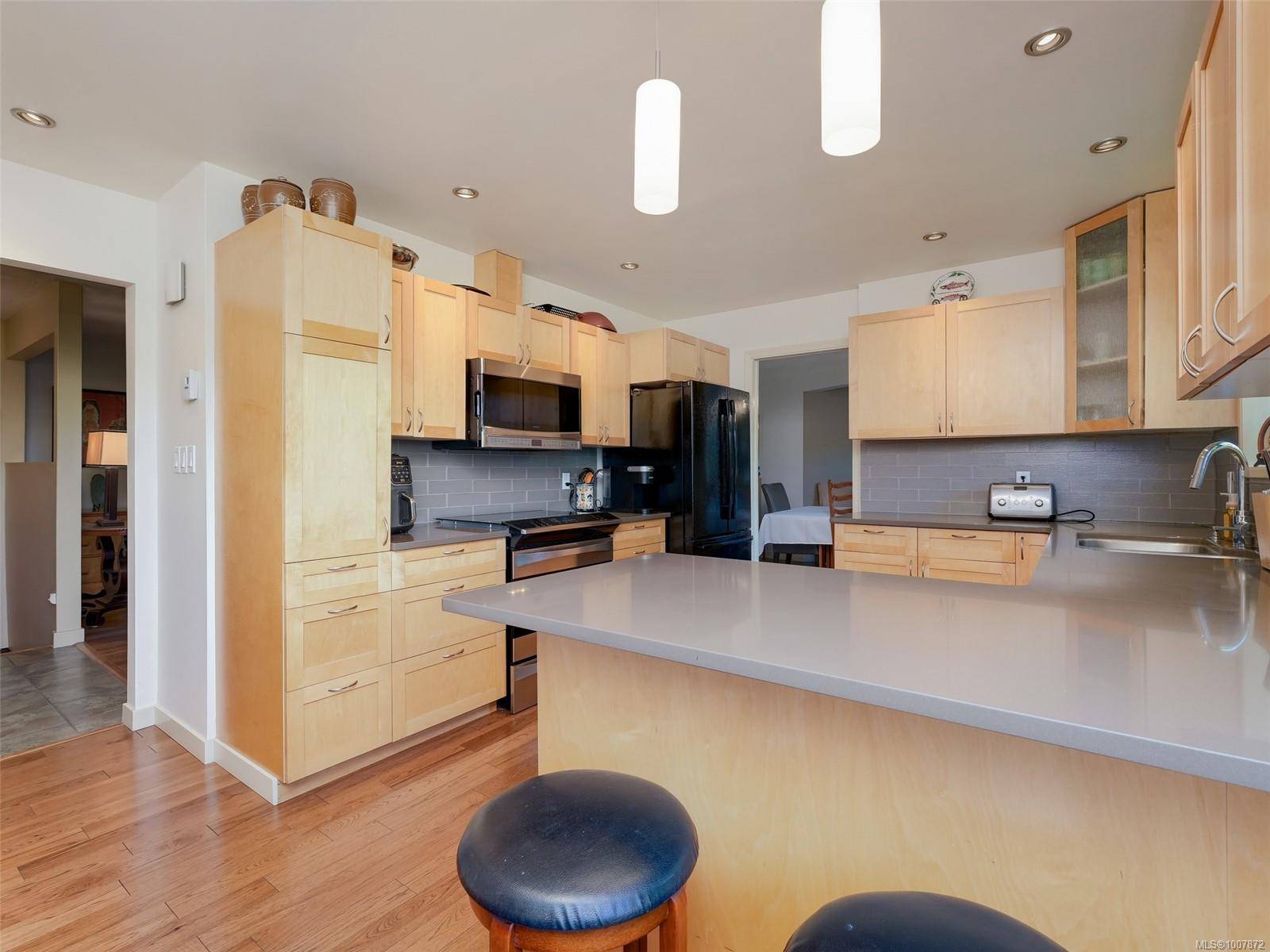 Saanich, BC V8X 2M7,4234 Panorama Dr