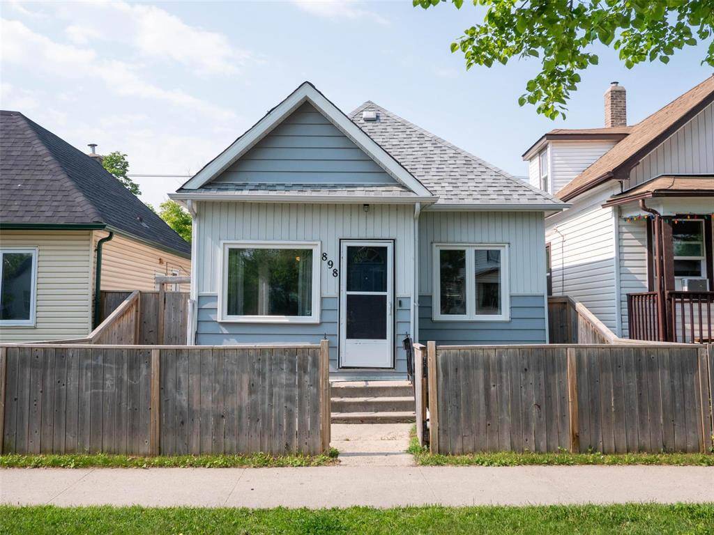 898 Pritchard AVE, Winnipeg, MB R2X 0E9