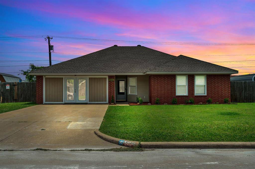 1204 Charles Drive, Alvarado, TX 76009
