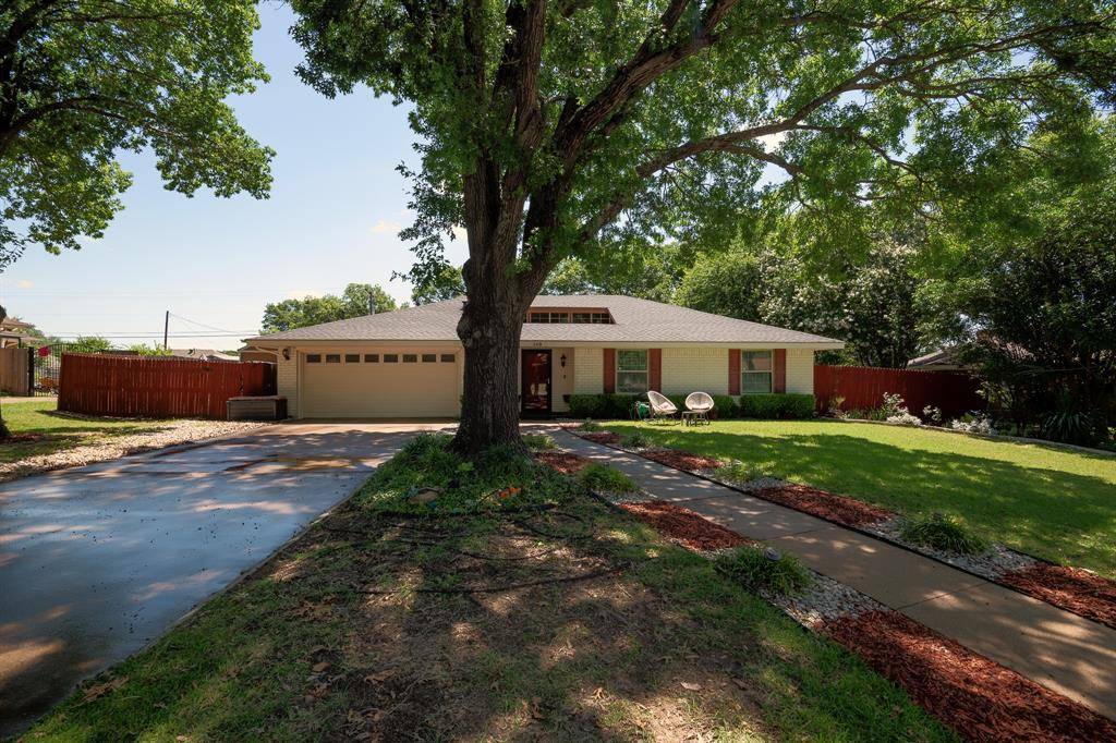 148 Hillside Lane, Desoto, TX 75115