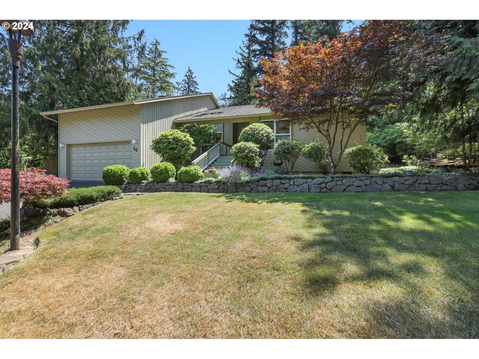Lake Oswego, OR 97035,39 WALKING WOODS DR