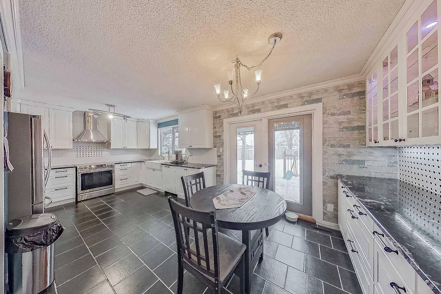 206 Kennedy CRES, Fort Mcmurray, AB T9K 1M8