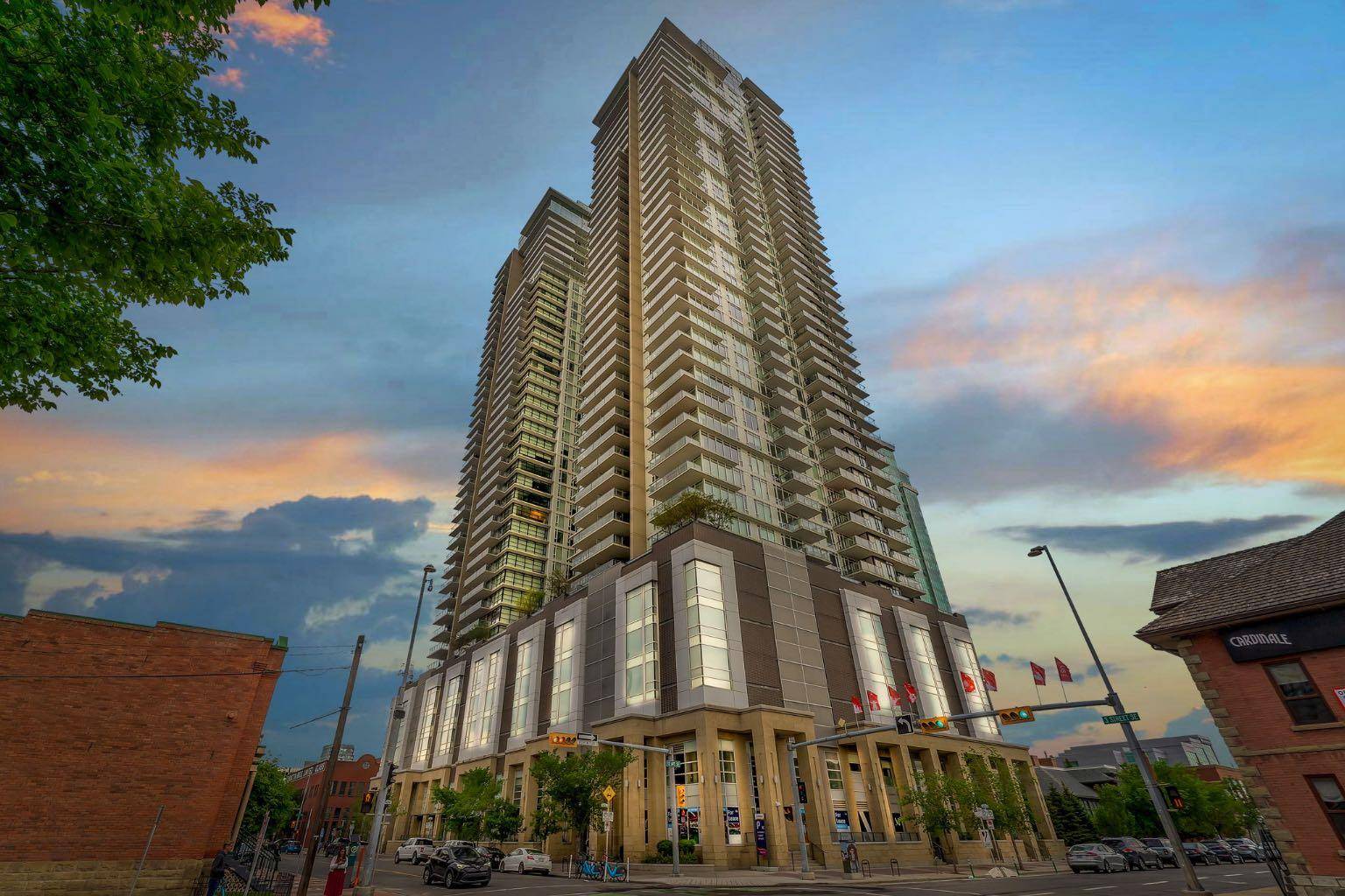 1188 3 ST SE #1808, Calgary, AB T2G1H8