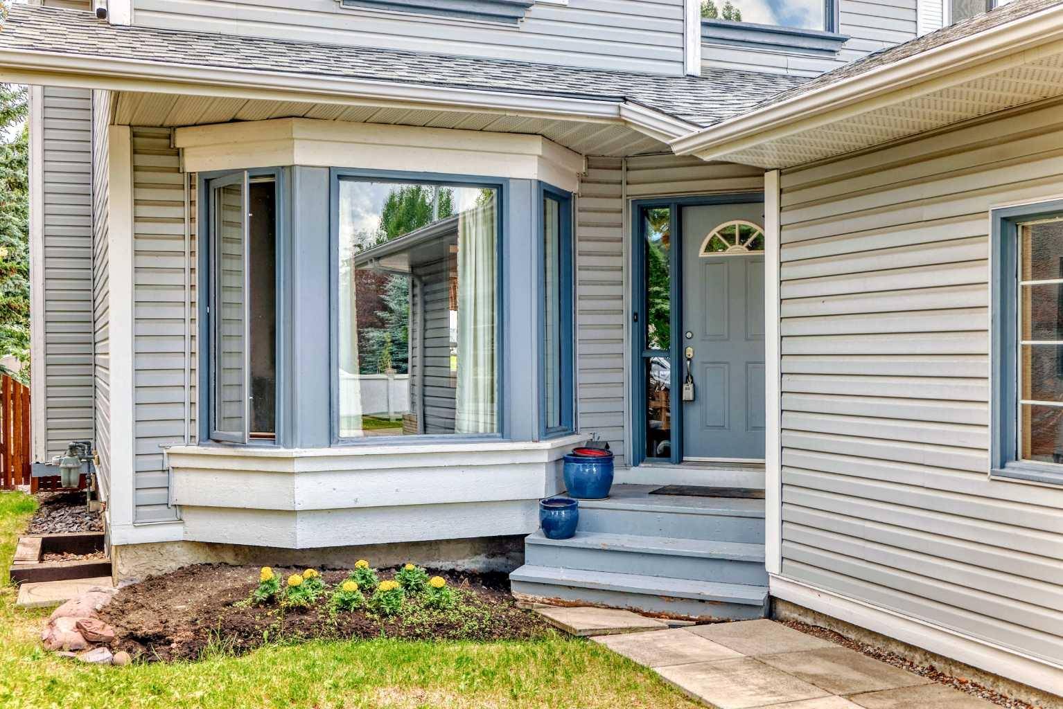 Cochrane, AB T4C 1K2,13 Riverview CIR